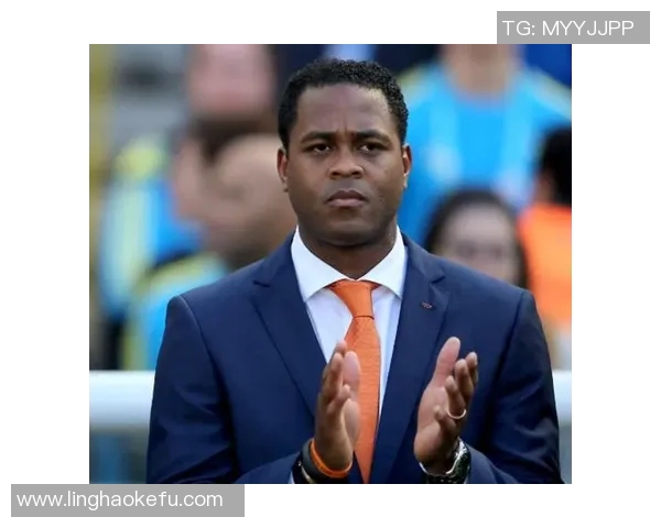 印尼主帅克鲁伊维特赛后情绪失控怒砸椅子眼眶泛红引发关注